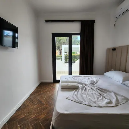 Ax Mirage Bed & Breakfast Vlorë